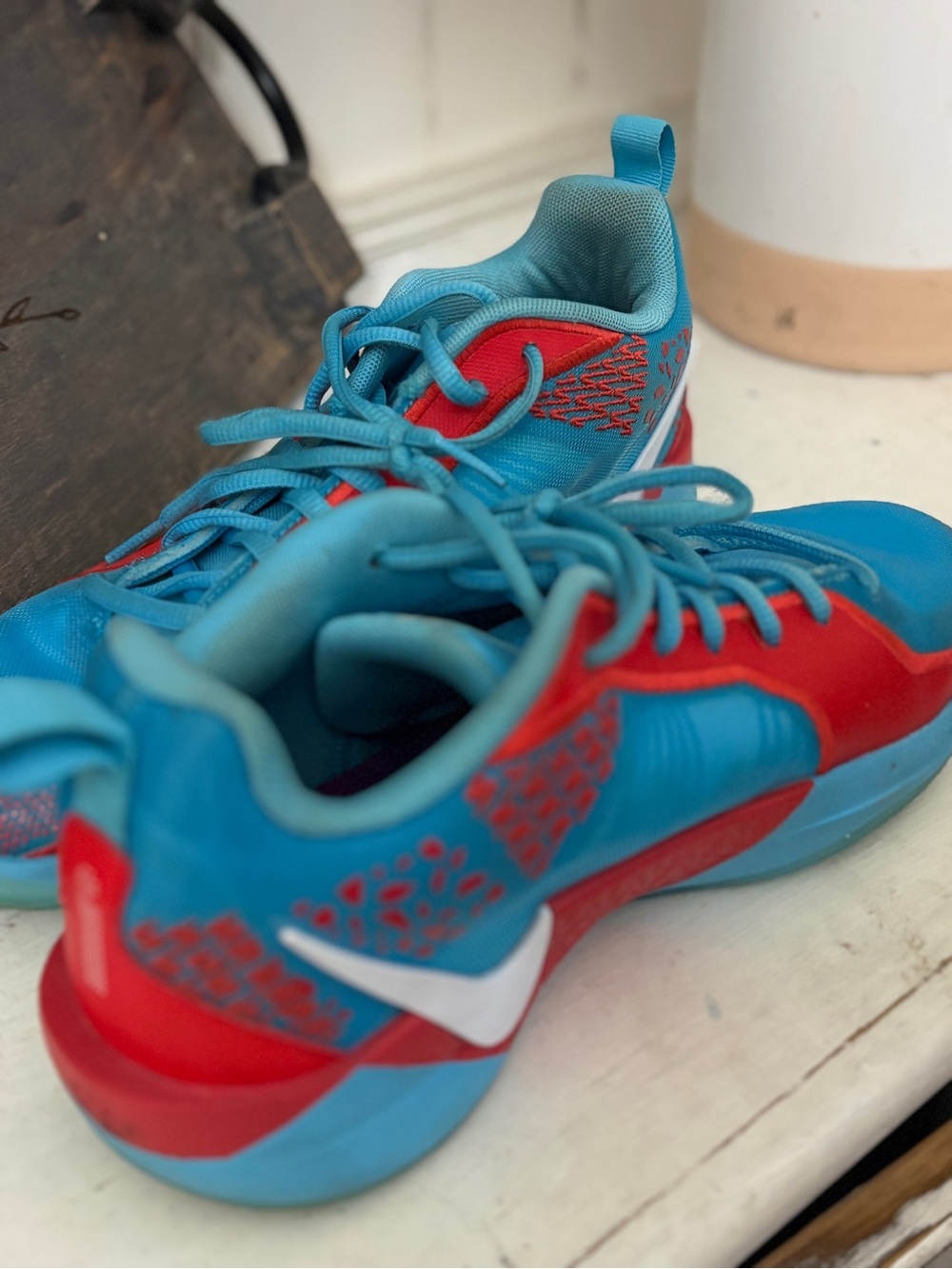 Nike Kids Teal and Red Low-Top Sneakers